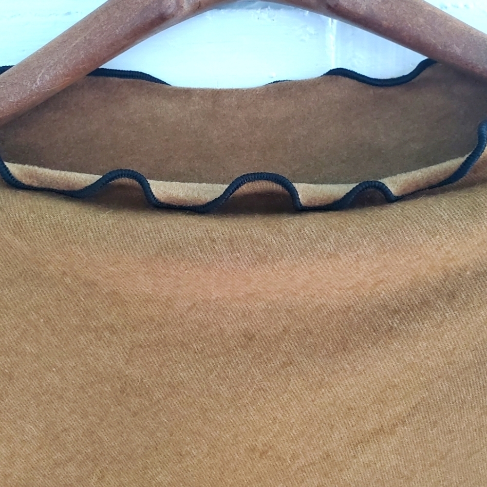 Vintage Women's Reversible Poncho. Camel color. One size. - Picture 10 of 12